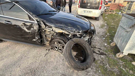 Bolu’da lüks otomobil ile cip çarpıştı: 4 yaralı