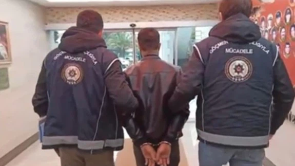 Durdurulan şüpheli araçta 5 kaçak göçmen yakalandı