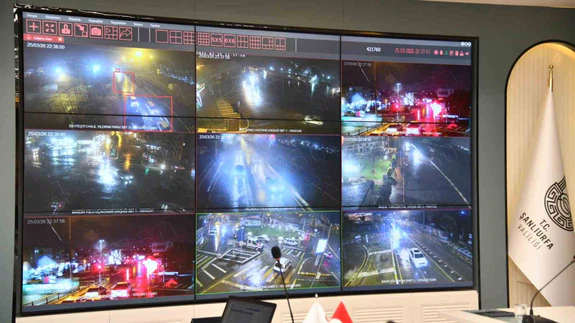 Ekipler selde mahsur kalan 10 kişilik aile için seferber oldu