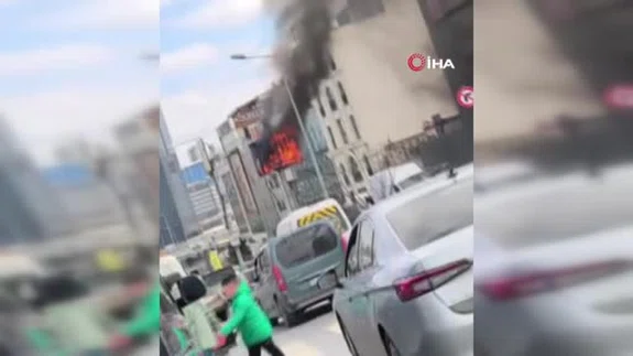 Küçükçekmece’de sinyal gitti, alev geldi... Cep telefonları çekti, baz istasyonu yandı!