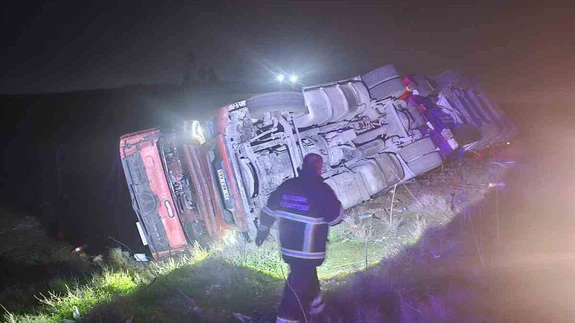 Mardin’de facianın eşiğinden dönüldü... Dev tır yere kapaklandı!