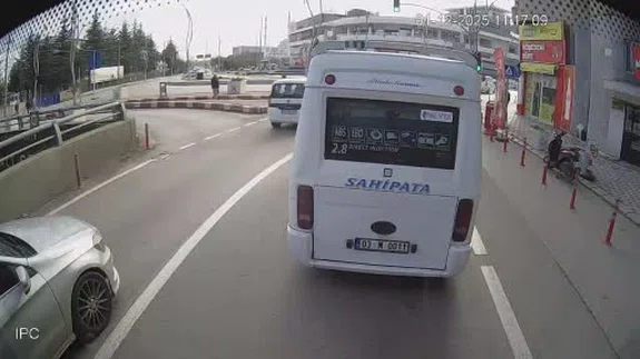 Otobüsün çarptığı genç kadının öldüğü kaza güvenlik kamerasında
