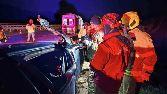 İzmir istikametinde acı tablo! Sıkıştığı araç mezarı oldu