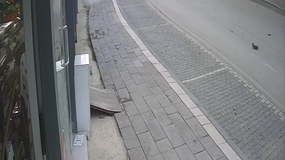 Tokat’ta otomobil markete girdi: 2 yaralı