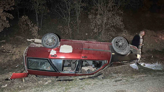 Uşak’ta yürek hoplatan kaza! Demir yığınına dönen araçlar, yaralı yolcular...