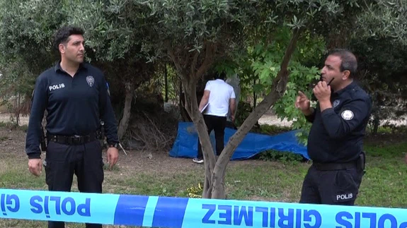 Antalya’da bir kişi ağaçlık alanda ölü bulundu