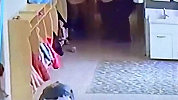 Boğazına yemek kaçan öğretmenin yardımına meslektaşı koştu