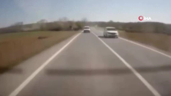 Çatalca’da hatalı sollama yapan ehliyetsiz sürücü kaza yaptı: 2 yaralı