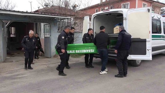 Kan donduran cinayet: İki kardeş bir oldu, babalarını bıçak ve baltayla öldürdü