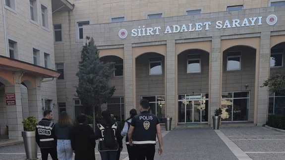 Suç dosyaları kabarık çıktı! Siirt'te dehşet saçan hırsızlık şebekesine darbe