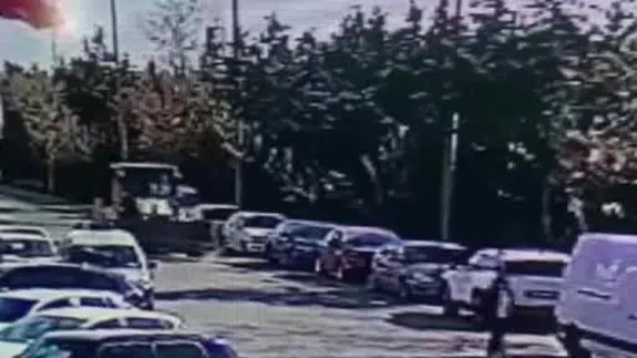 Silivri’de kontrolden çıkan kepçe araçları biçti