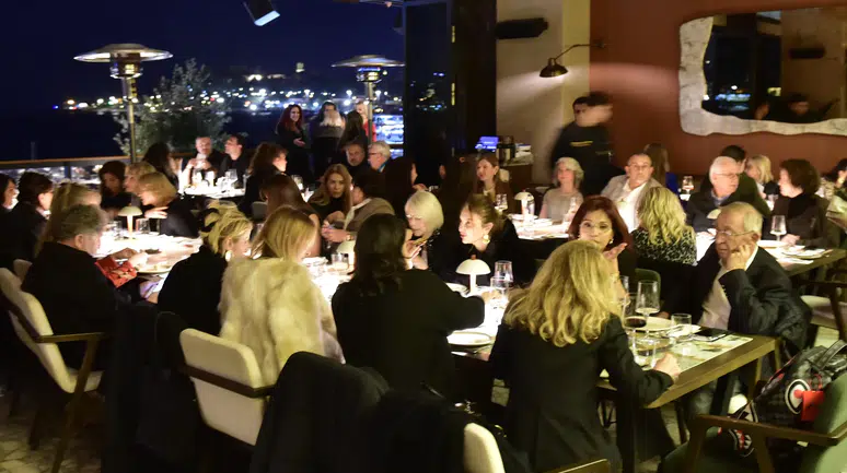 Cemiyet hayatının tanınmış isimleri yeni yıl davetinde bir arada