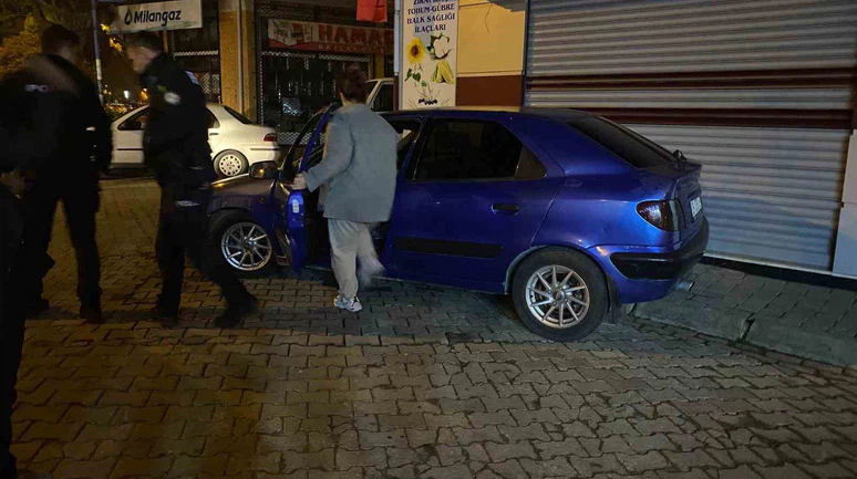 Aracında hareketsiz gördüler apar topar polis çağırdılar!