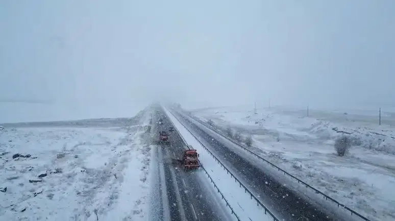 Bayburt–Gümüşhane yolunda kar engeline geçit yok!