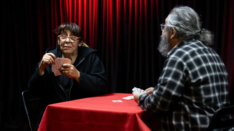 Melek Baykal’dan tiyatroya dönüş: Yeni oyunu konken partisi ile geliyor