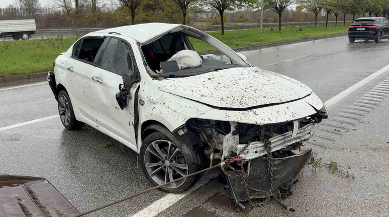 Samsun Terme’de trafik kazası: Kontrolden çıkan araç takla attı!