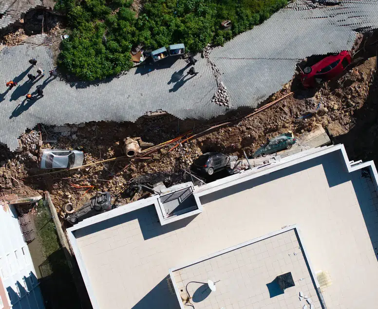 İzmir Menemen’de istinat duvarı çöktü, vatandaşlar tahliye edildi