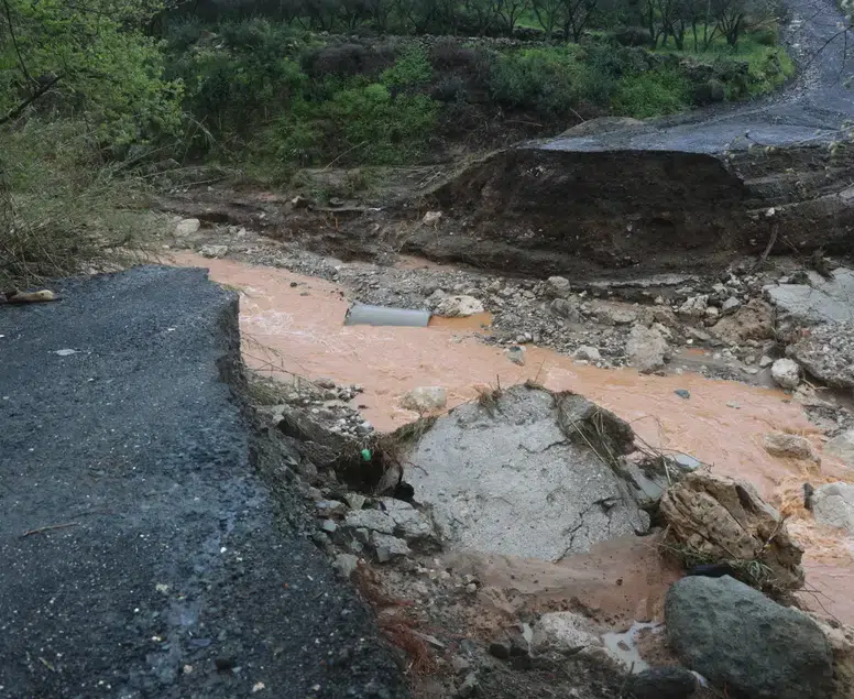 Hatay'da Sağanak Sonrası Büyük Hasar: Köprü Çöktü, Yol Kullanılamaz Hale Geldi!