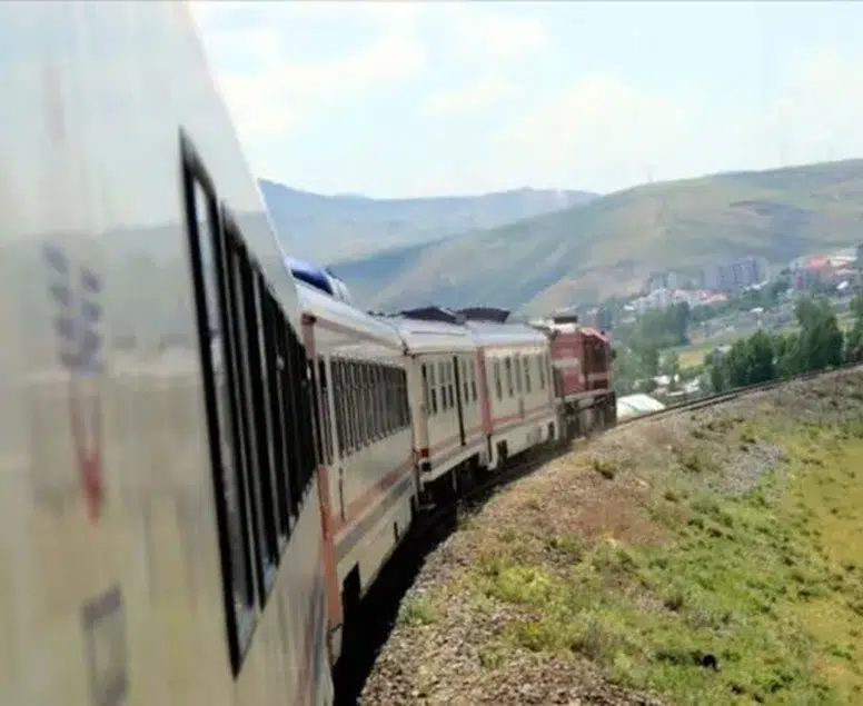 Orta Doğu’daki Gerilim Demiryoluna Yansıdı! Van-Tahran Seferleri Askıya Alındı