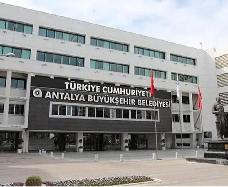 Antalya’daki yolsuzluk soruşturmasında yeni gelişme! 3 sanık hakkında yakalama kararı