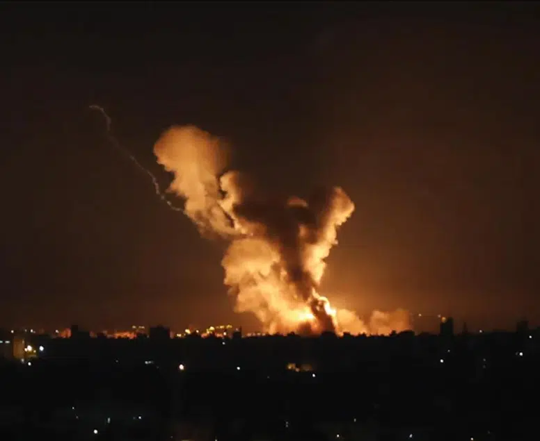 Katil İsrail’den Lübnan’a Gece Bombardımanı! Sürgün Emri Verilen Belde Vuruldu