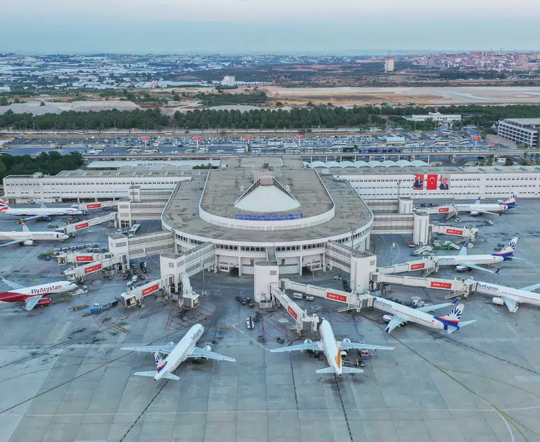 Hava yolu yolcu trafiğinde Şubat ayında rekor artış! Bakan Uraloğlu rakamlarla açıkladı