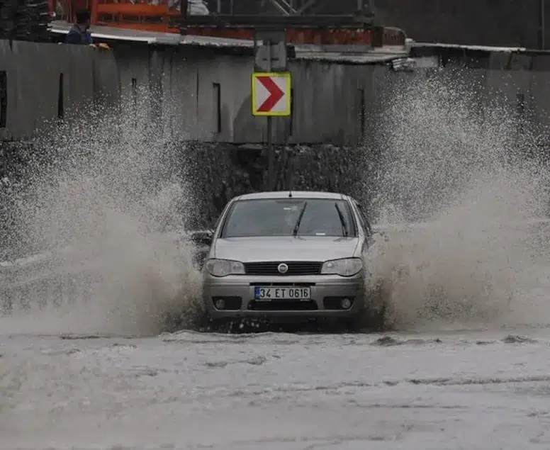 Valilik Açıkladı! İstanbul'da 3 Günde Metrekareye 97 Kilogram Yağış Düştü