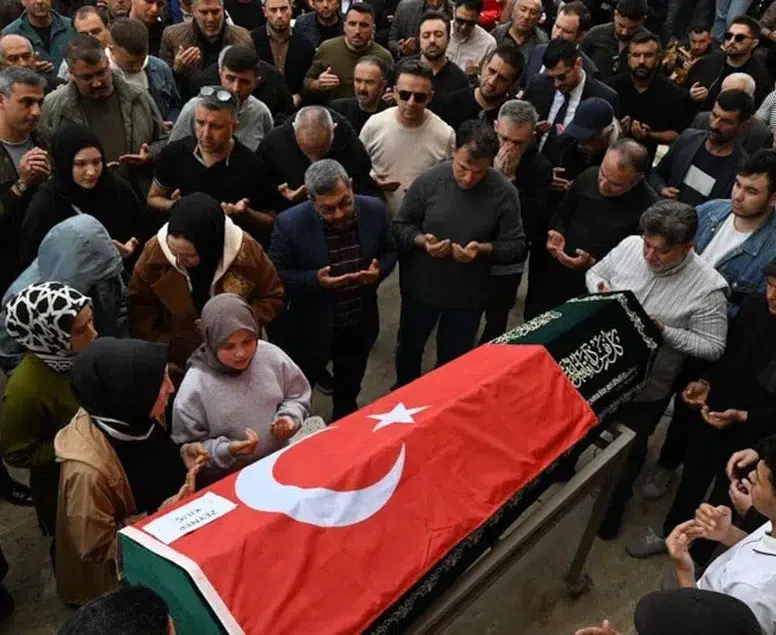 Müfredat değil ağıt! Kahramanmaraş’taki okul baskınında hayatını kaybedenler gözyaşlarıyla uğurlandı