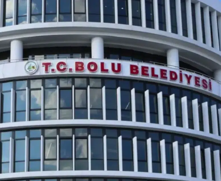 Bolu’da deprem etkisi! Belediye binası kuşatıldı: Şifreli dosyalar ve irtikap çarkı ifşa ediliyor