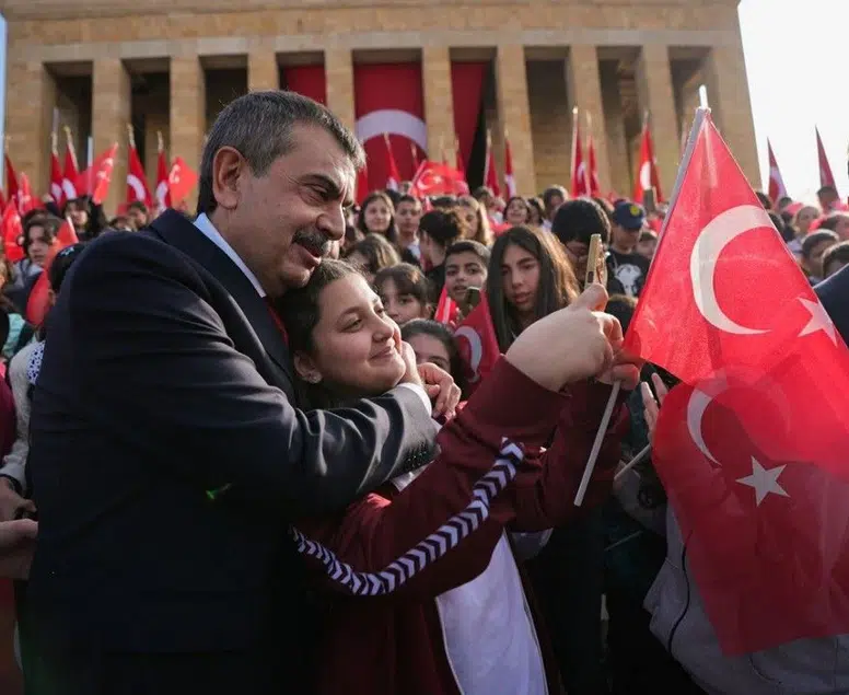 Bakan Tekin'den Anıtkabir'de eğitimde kararlılık ve muasır medeniyet mesajı