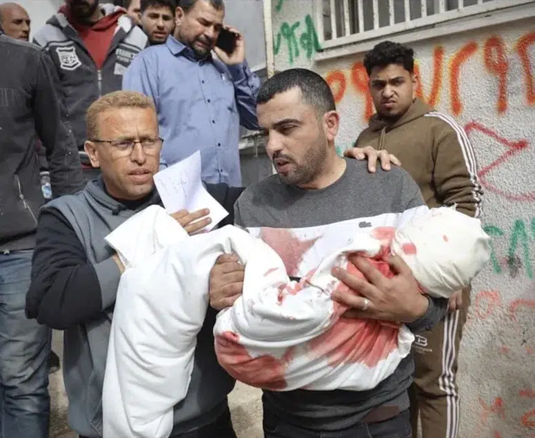 Gazze'de kanlı ihlal: Katil İsrail polis aracını vurdu, masum çocuklar can verdi!