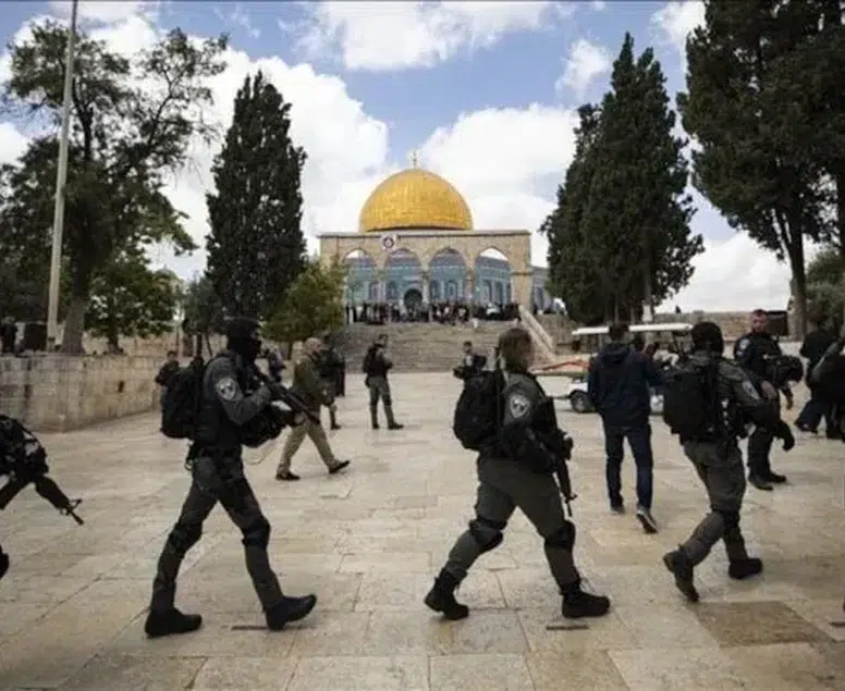 Mescid-i Aksa baskınında skandal görüntüler! Fanatik Yahudiler bakan korumasında ritüel yaptı
