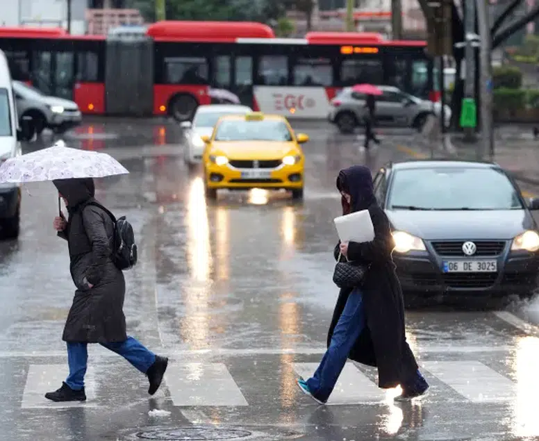 Ankara'da Gece Yarısı Başlayan Sağanak Hayatı Durma Noktasına Getirdi!