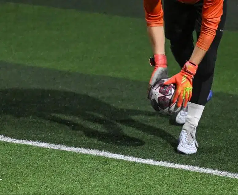 Halı sahada 'sinsi' tehlike: Göğsünüze gelen top kalbinizi durdurabilir!