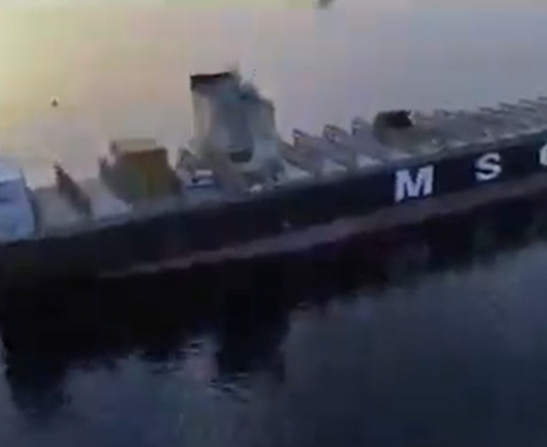 Hürmüz'de sıcak temas: İran gemilere el koyduğu o anları dünyaya izletti!