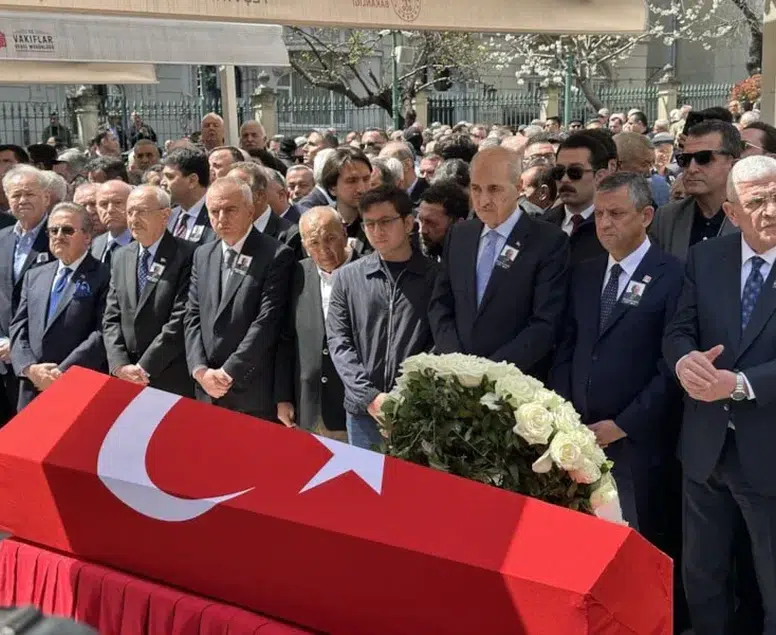 CHP'de büyük çatlak cenazede ortaya çıktı: Kılıçdaroğlu'ndan Özgür Özel'e şok tavır!