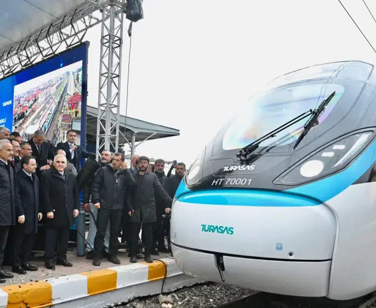 Mühendislik harikası... Bakan Uraloğlu duyurdu: Yerli hızlı tren testlerde rekor kırdı!