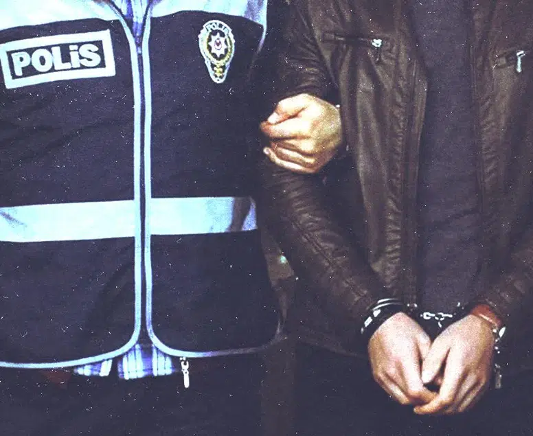 İzmir'de FETÖ’nün 'hücre evlerine' şafak darbesi: 9 firari hükümlü yakalandı!