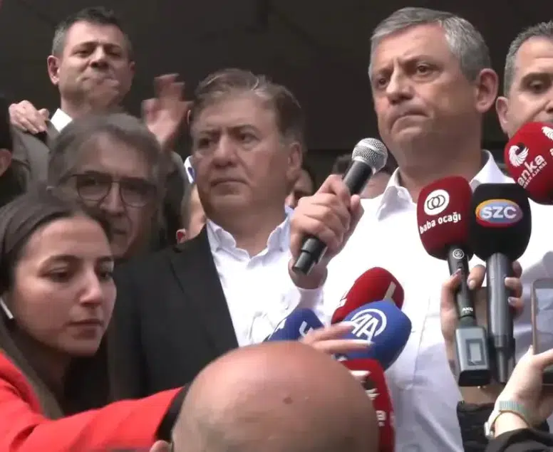 Özel, Genel Merkez’i terk etti: Meclis'e yürüyüş başladı