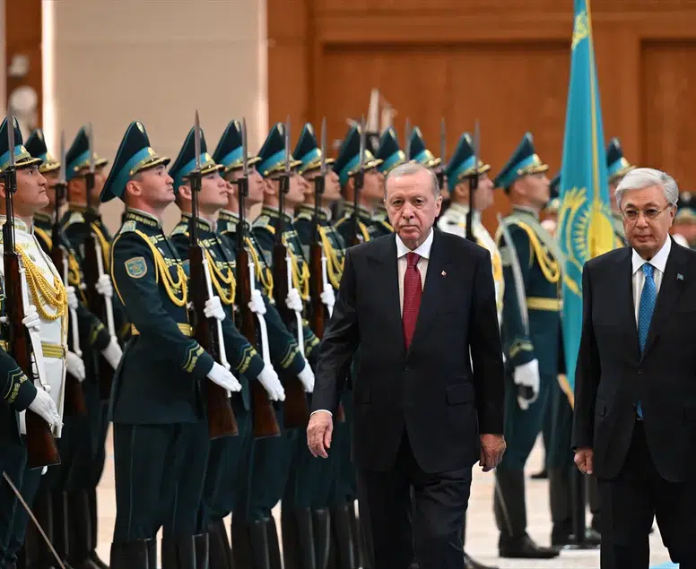 Cumhurbaşkanı Erdoğan Astana’da resmi törenle karşılandı: Türkiye-Kazakistan hattında kritik zirve!