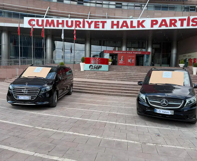 'Müteahhit Aziz’den satılık haram araç': Kılıçdaroğlu talimatı verdi, lüks araçlar sergilendi
