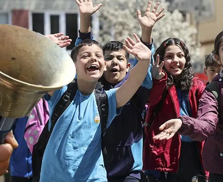 MEB'den flaş karar: Yaz tatili uzuyor, okulların açılış tarihi erteleniyor!