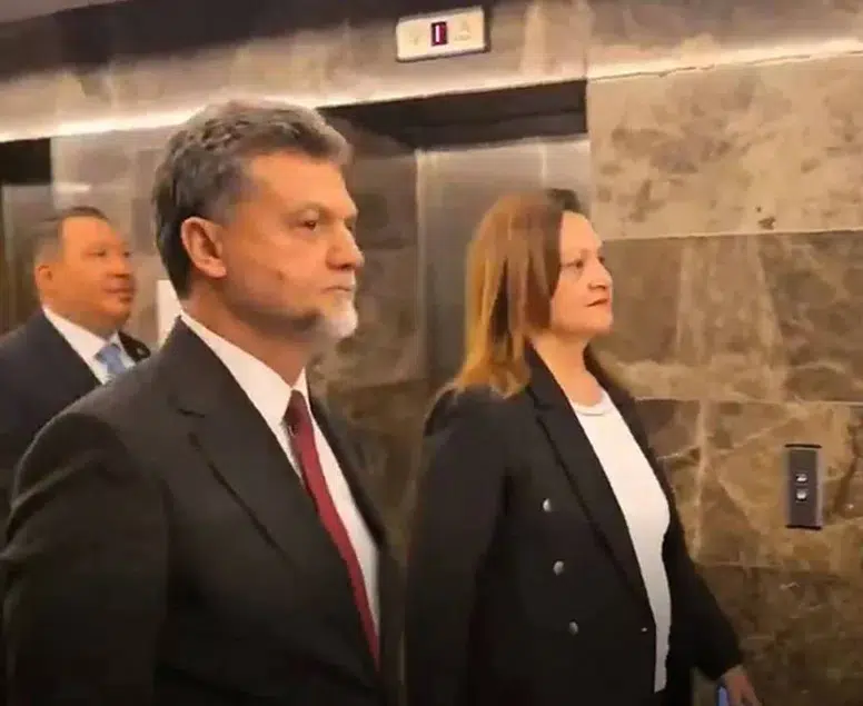 Burcu Köksal AK Parti Genel Merkezi’ne giriş yaptı!