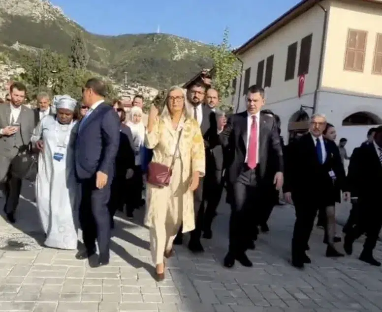 Bakan Kurum paylaştı, dünya izledi: Enkazdan yükselen modern şehirler!