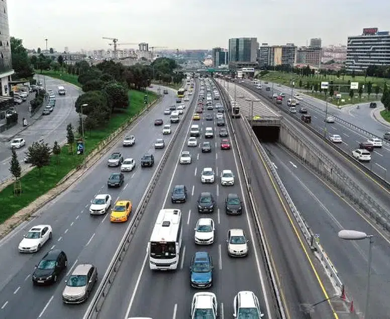 İstanbul’da pazar mesaisi: 3 ilçede yollar kapanıyor, emniyet alternatifleri açıkladı!