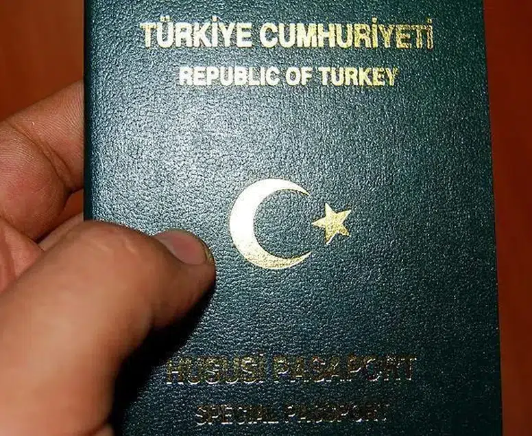 Özel sektör öğretmenlerine yeşil pasaport düzenlemesi meclis gündeminde!