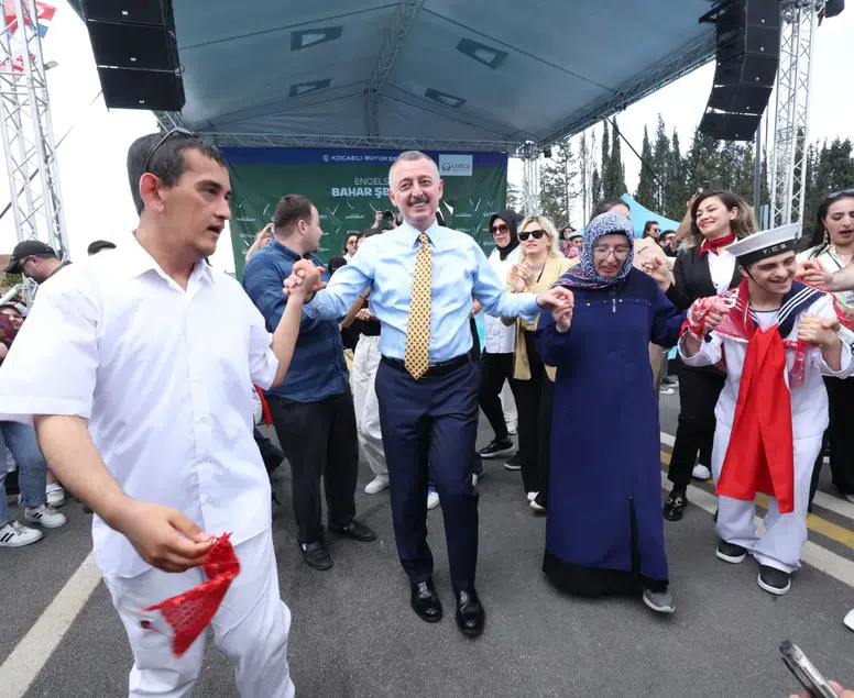 Kocaeli'de yürek ısıtan görüntüler! 35 özel birey çakı gibi asker oldu
