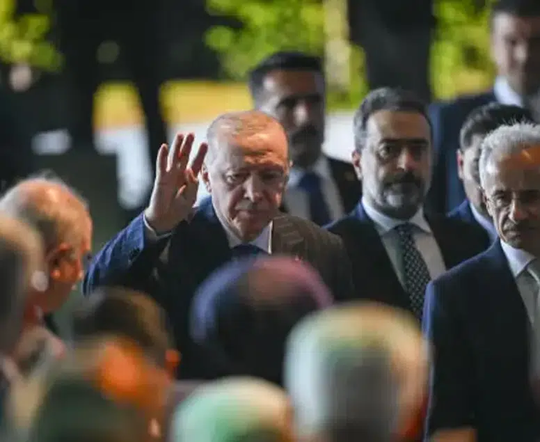 AK Parti'ye 2 isim daha katılıyor! Listede belediye başkanları da var!