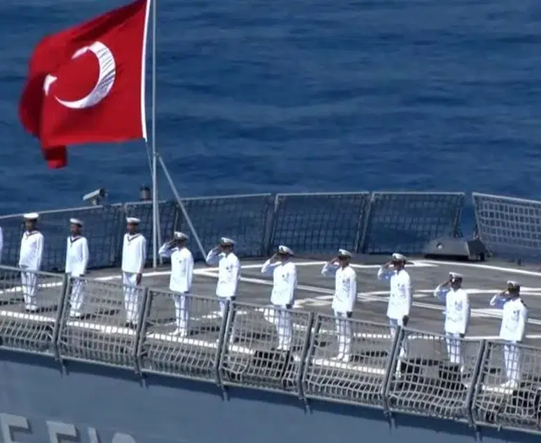 Yunan basını karıştı! Tek bir kare fotoğraf Atina'yı birbirine kattı!