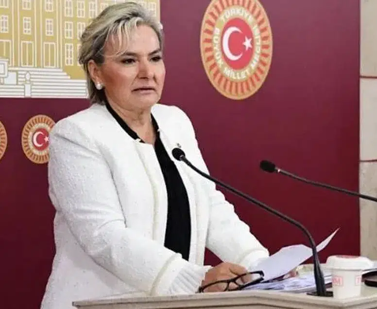 CHP İstanbul milletvekili Nimet Özdemir partisinden istifa etti!